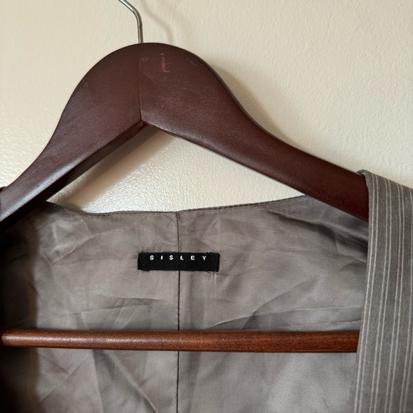 Sisley grey cinched round collar button-up pinstriped vest - Picture 2 of 7